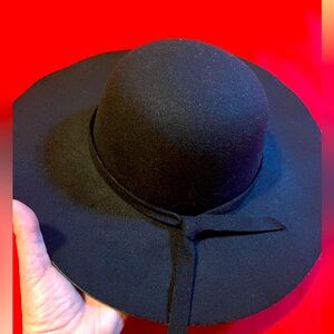 Charlotte Russe women’s hat, excellent condition